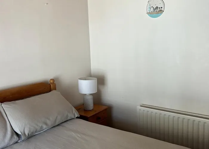 Lighthouse Keepers * Moville